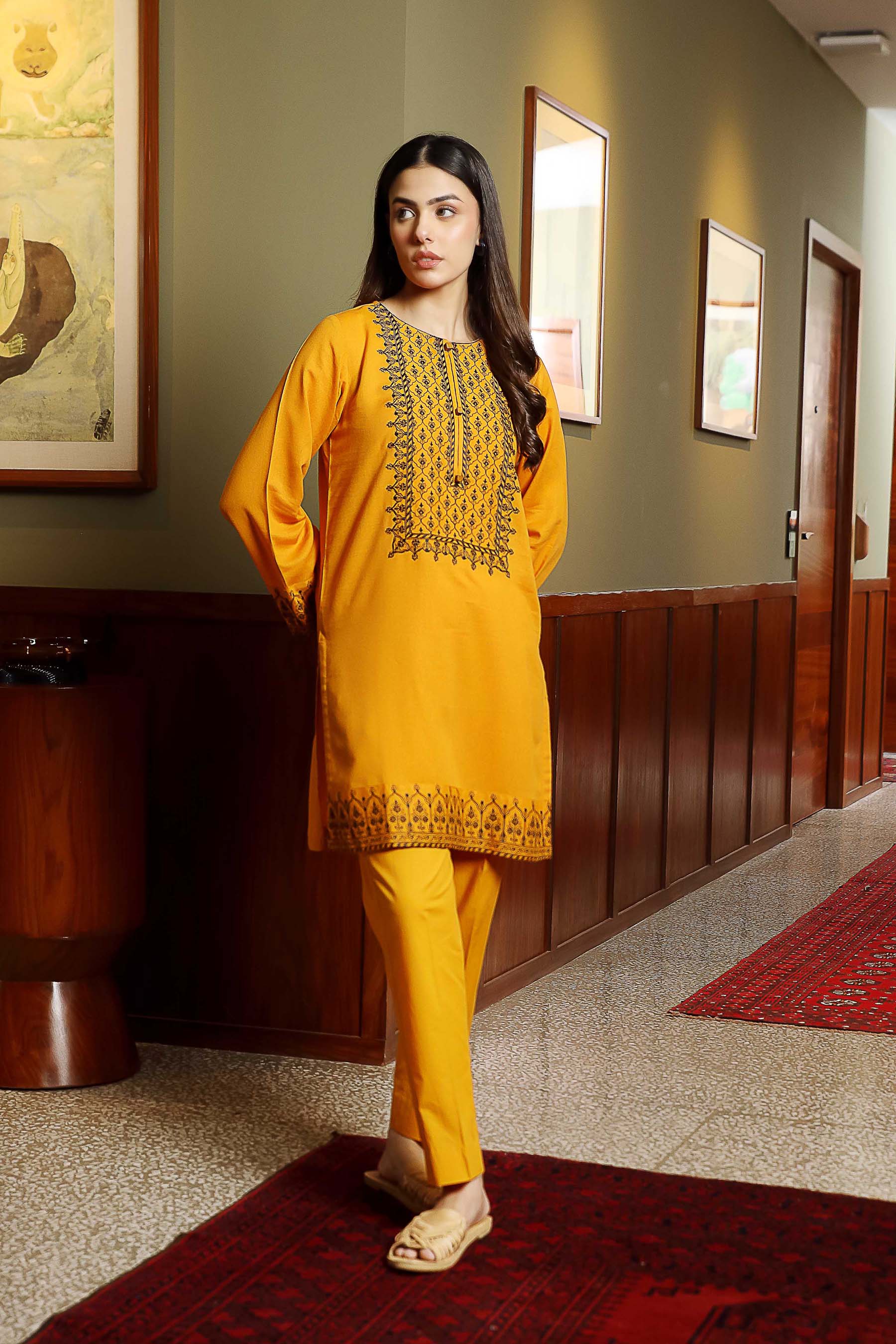 2 Piece Lawn Karandi Suit (CR3256)