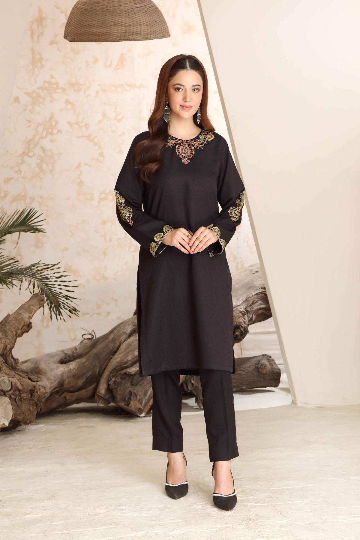 2 Piece Lawn Karandi Suit (CR3316)