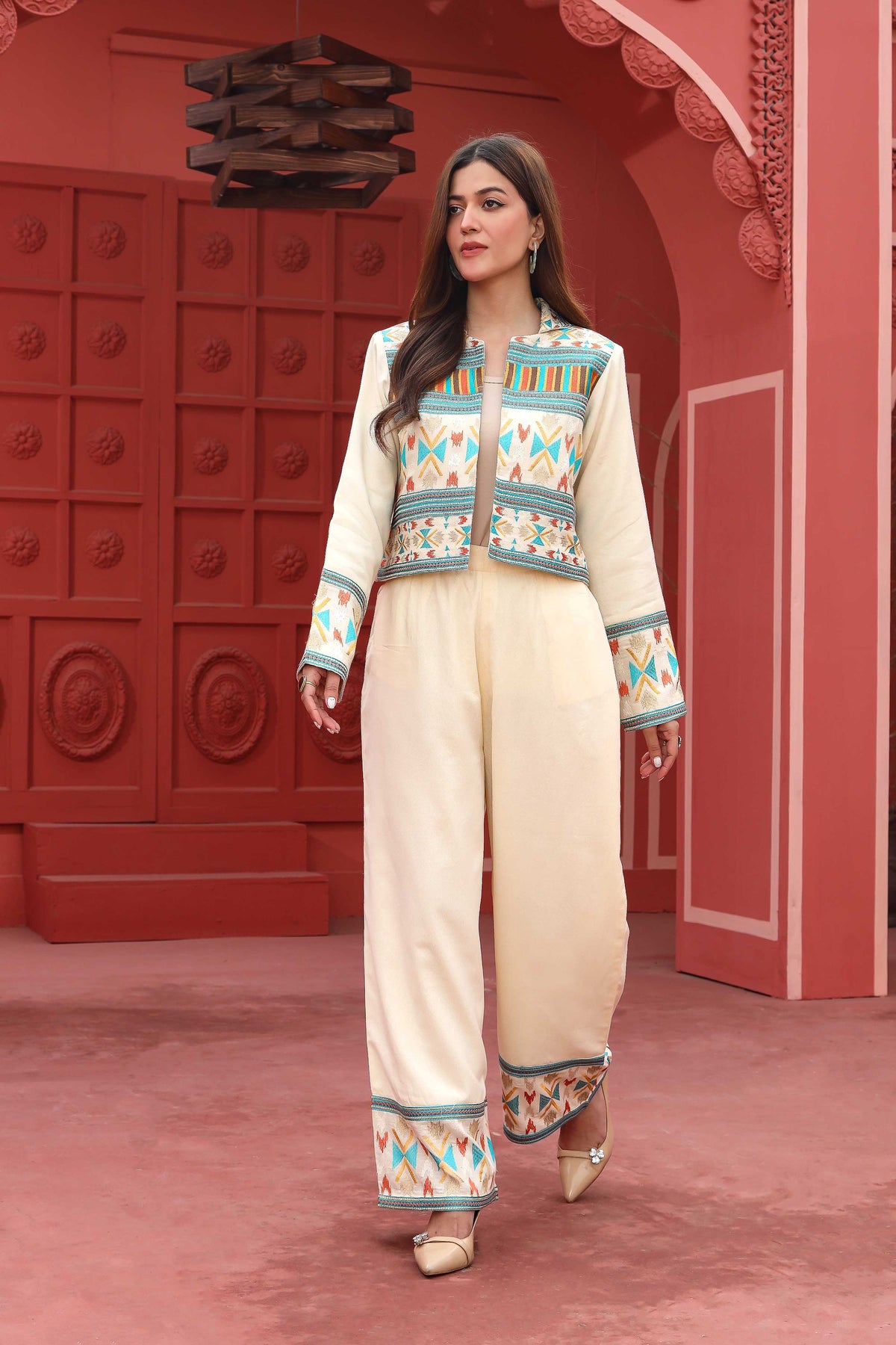 2 Piece Lawn Karandi Suit (CR3350)