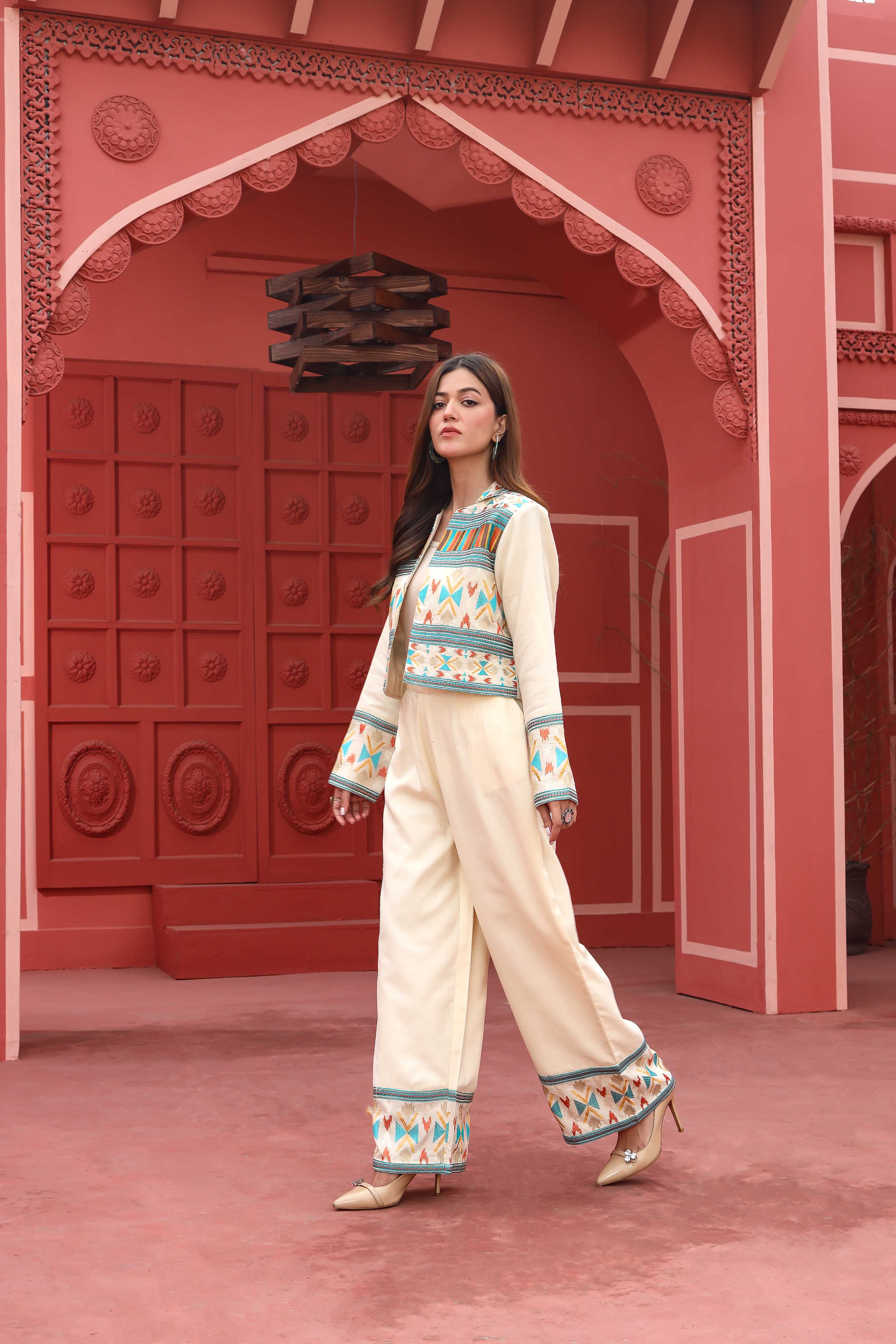 2 Piece Lawn Karandi Suit (CR3350)