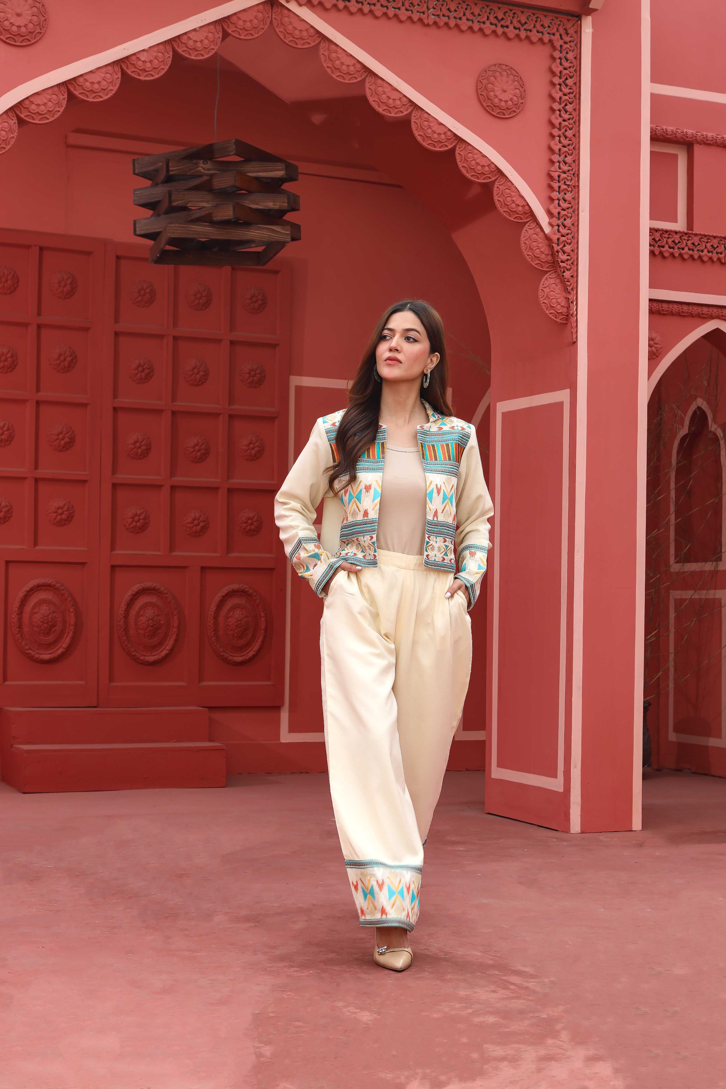 2 Piece Lawn Karandi Suit (CR3350)