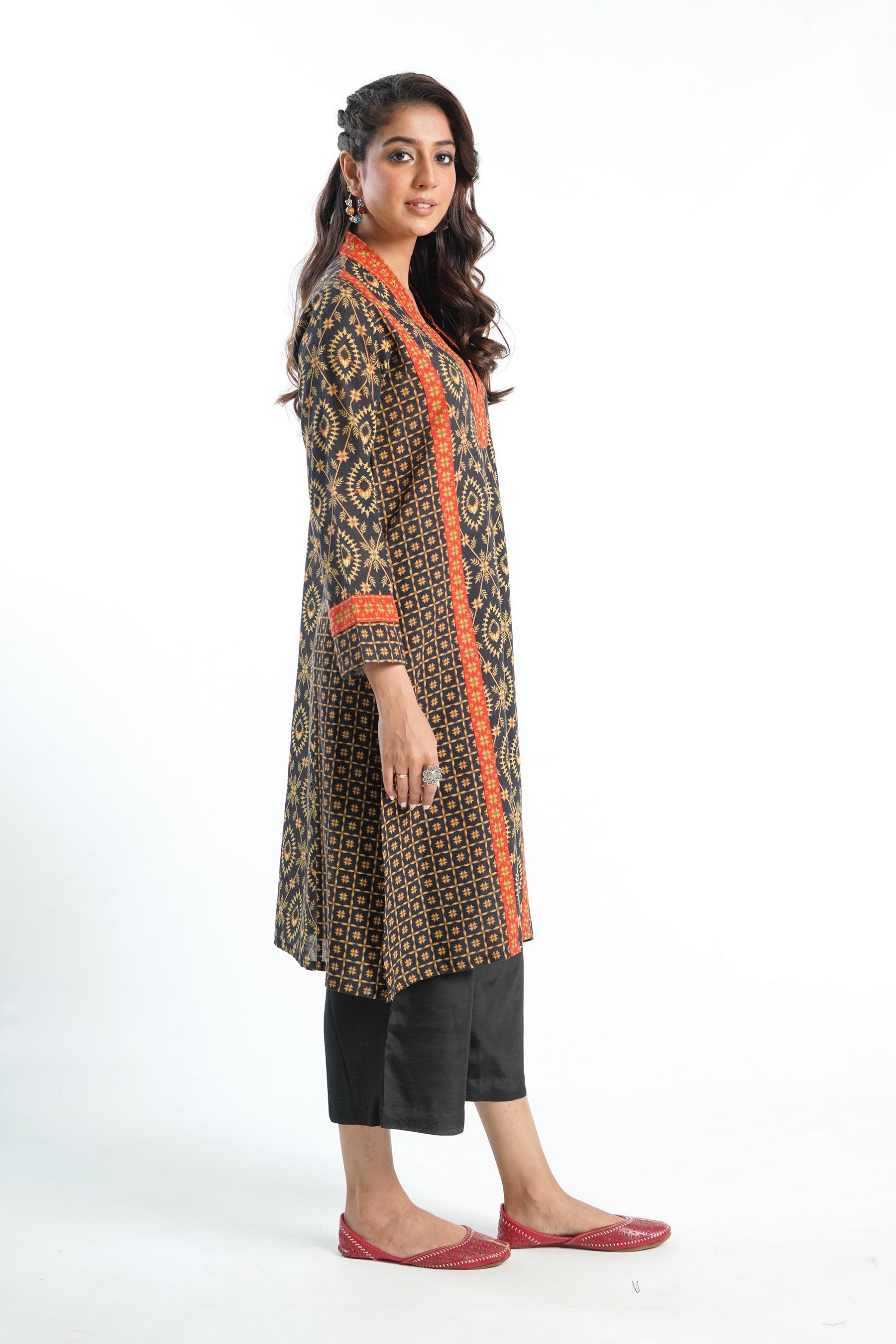 Grid Jaal 1 in Multi coloured Printed Slub Khaddar fabric 2