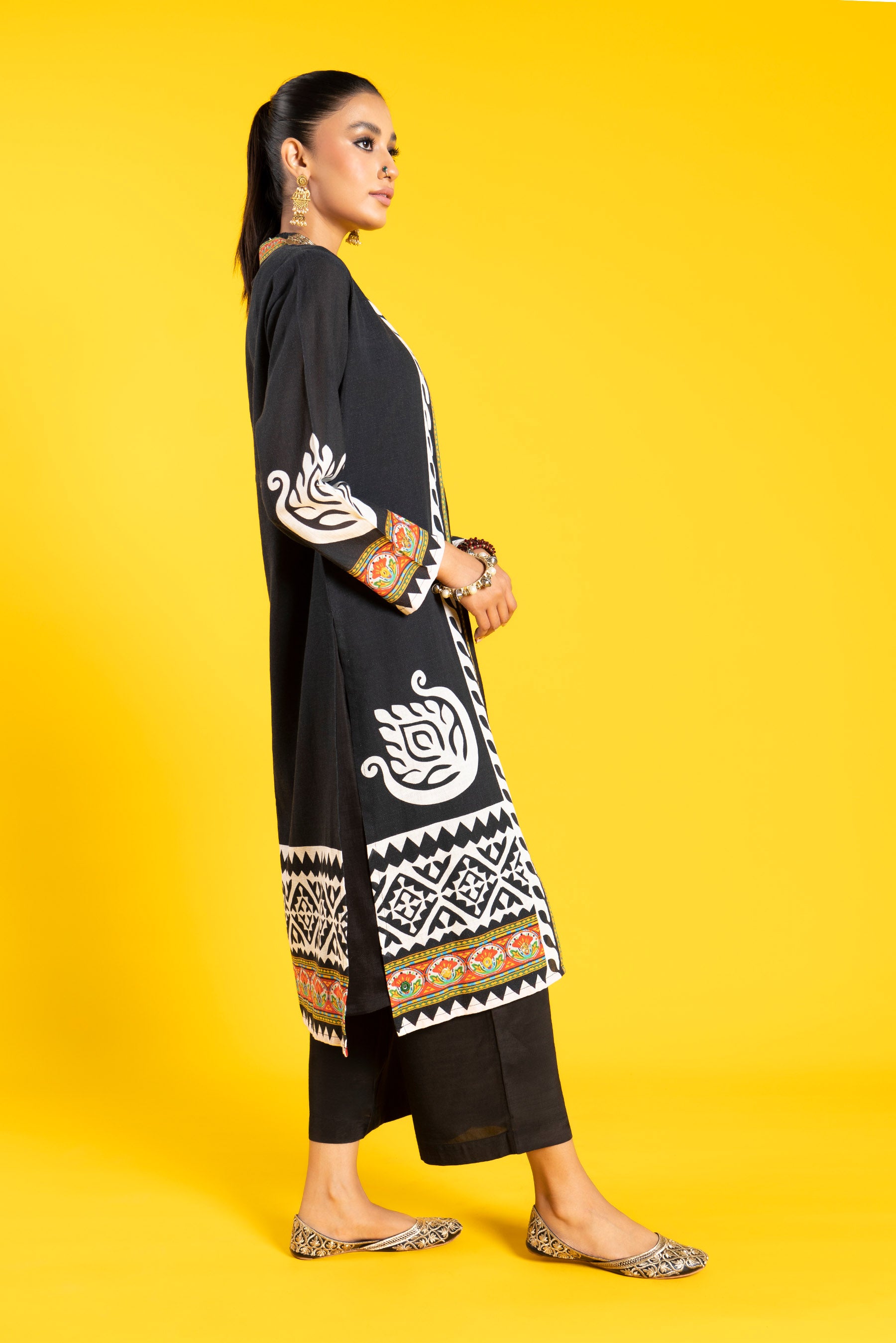 1 Piece Printed Slub Khaddar Shrug (TR0934)